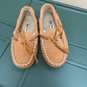 Minnetonka Slippers